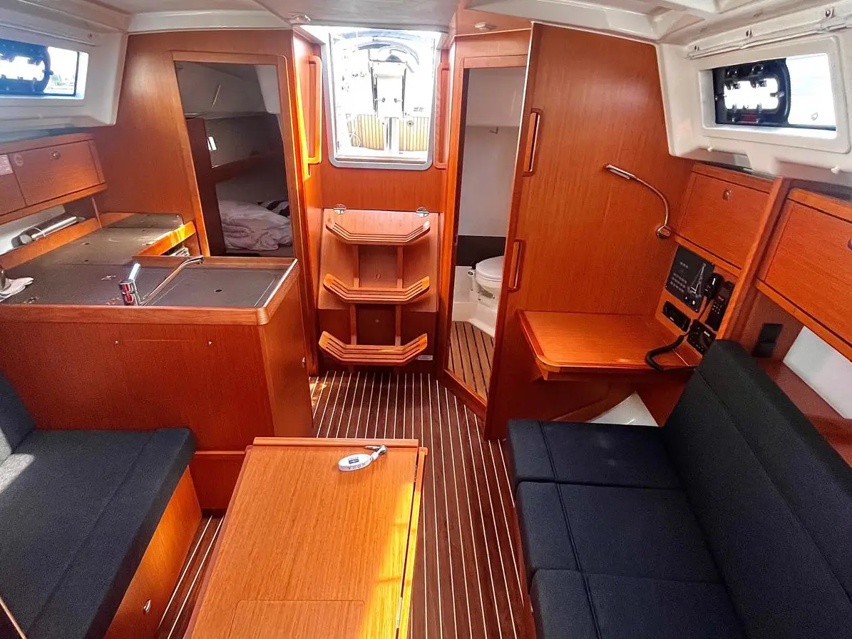 KORA, Interior image