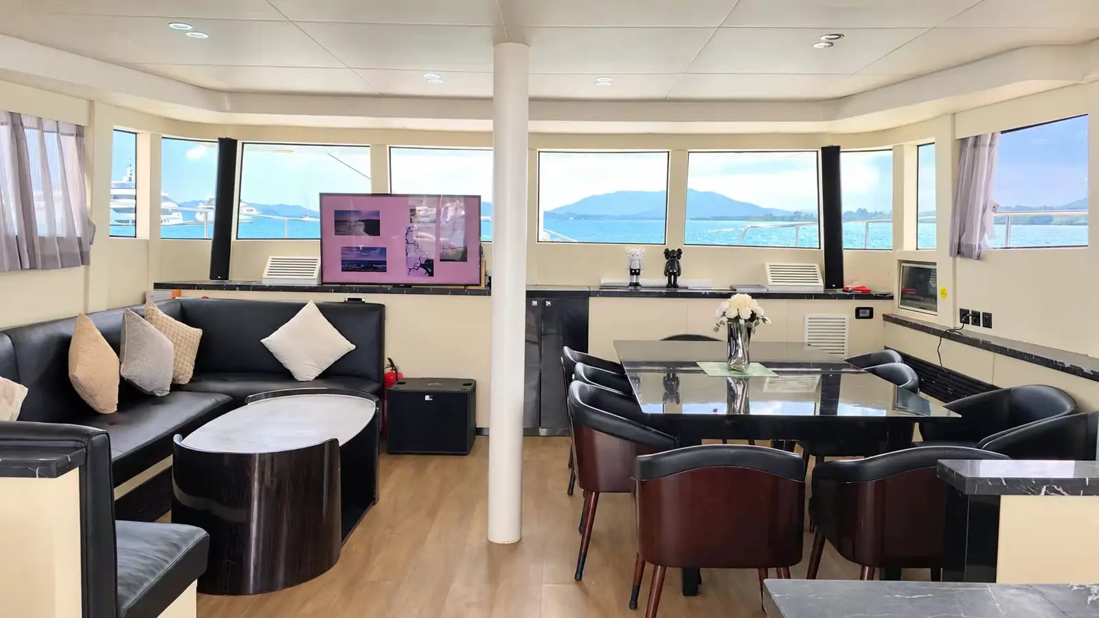 Andaman Discovery 5, Interior image
