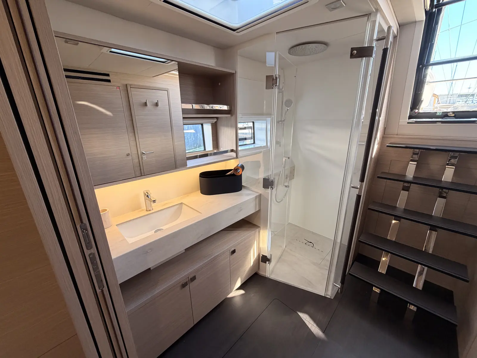 NAMA, Owner bathroom