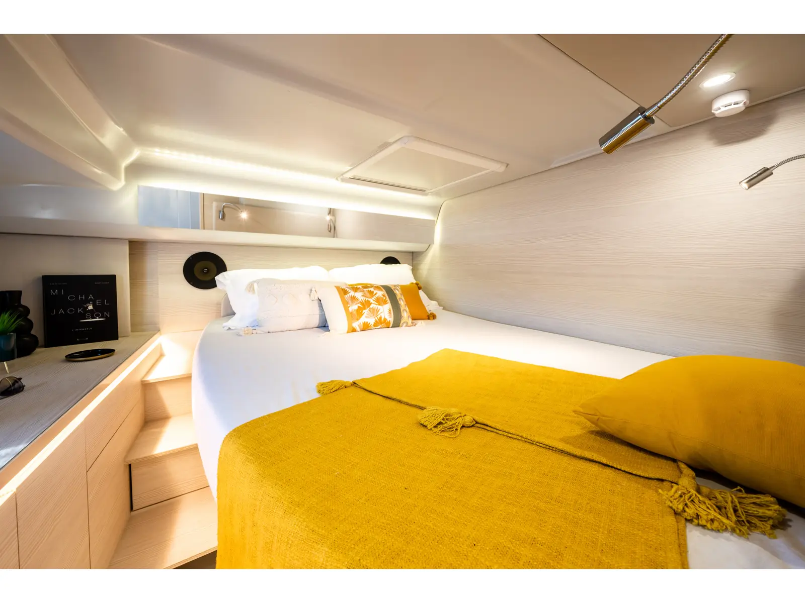 Premium, Interior image
