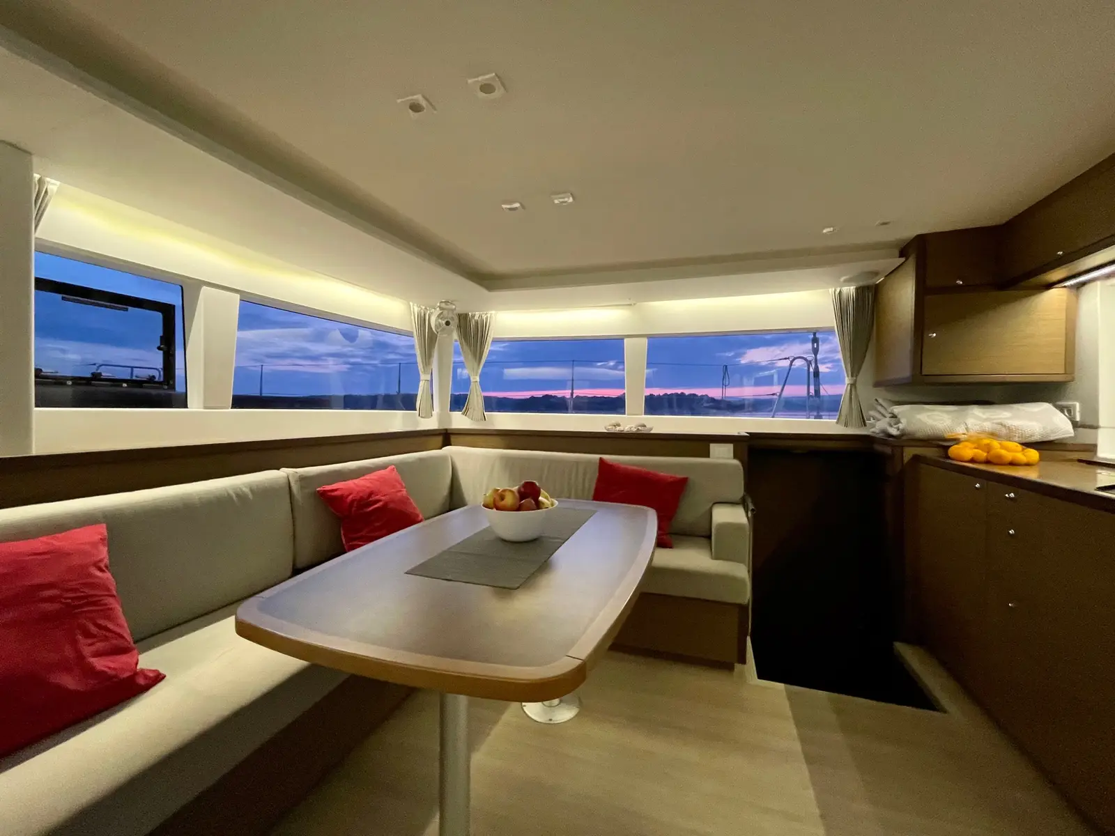 Gecko, Interior image