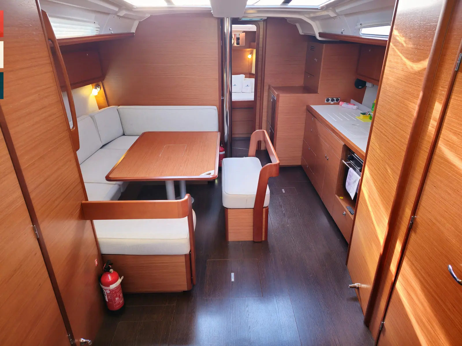 Lento, Interior image