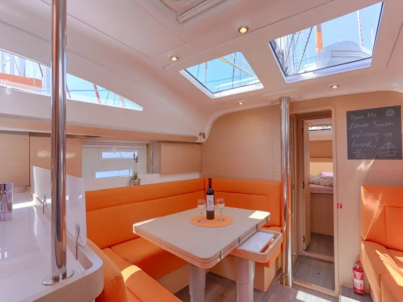 STAR, Interior image