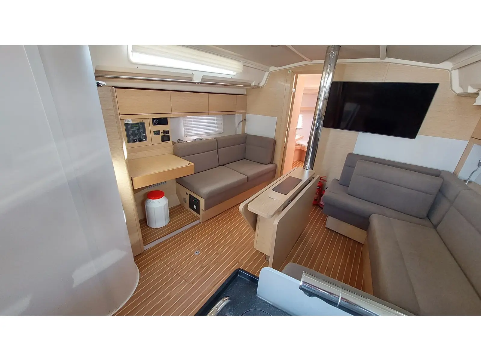 Seatherapy, Interior image
