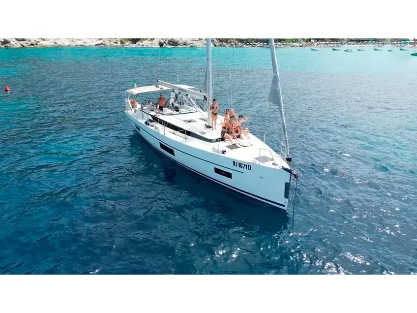MARIA, Main image