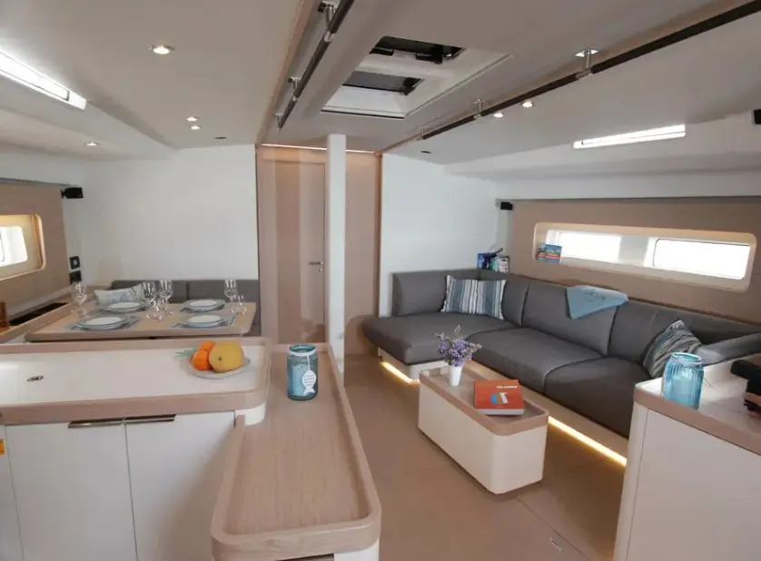 On Y Va - Skippered, photograph 9
