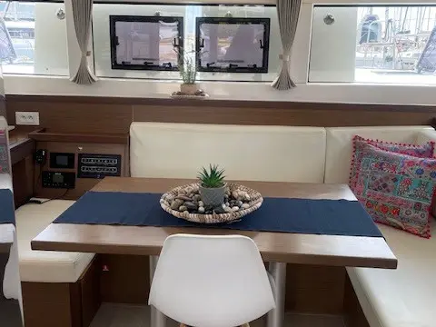 CATALINA, Interior image