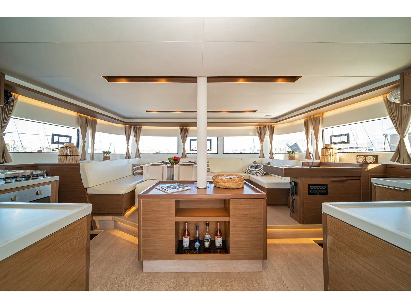 Spiros (ONLY SKIPPERED), Interior image