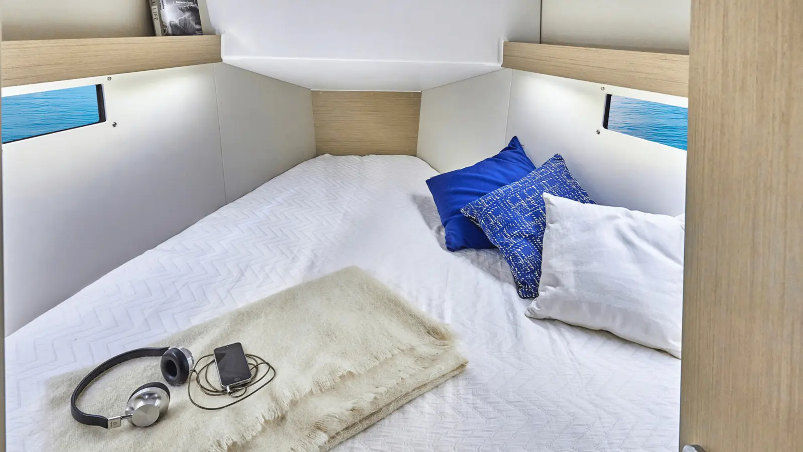 Oceanis 34.1 Classic, photograph 5