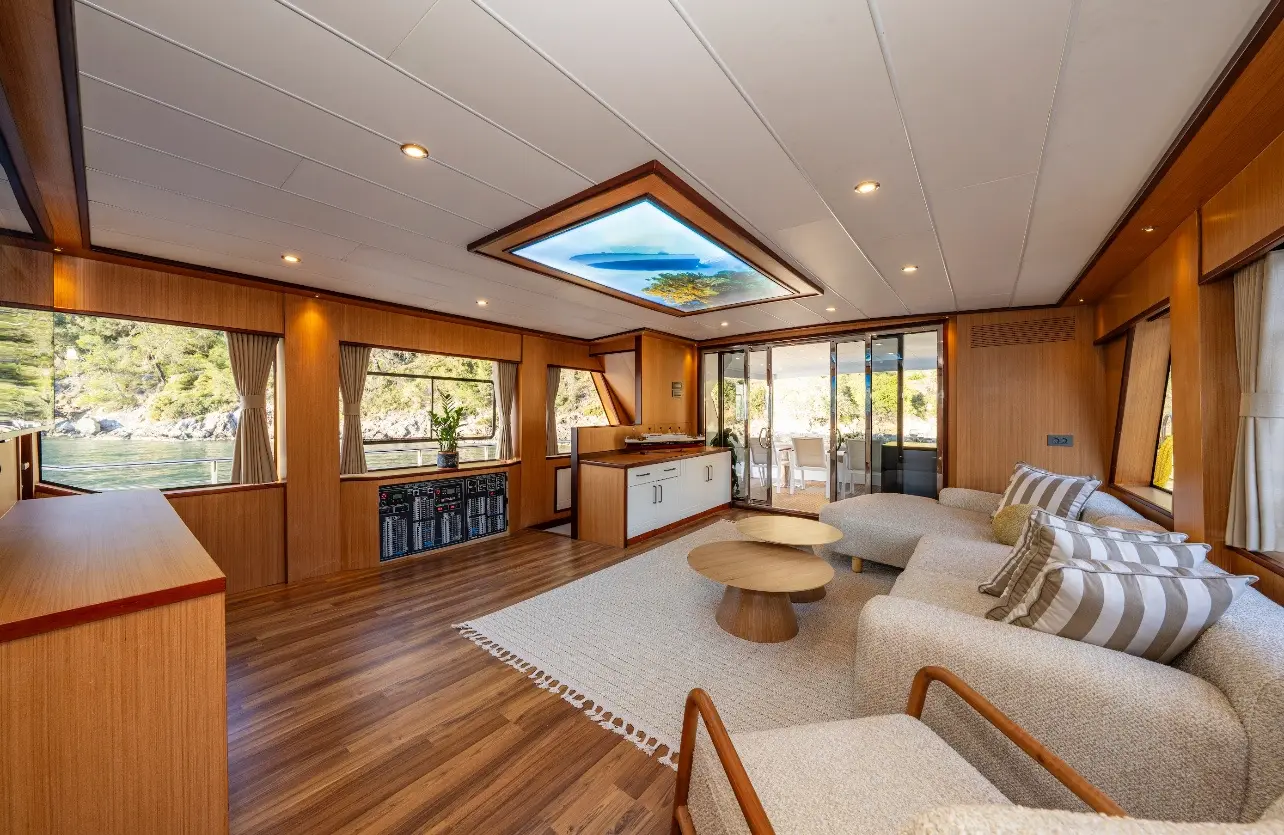 Lila Trawler, photograph 34