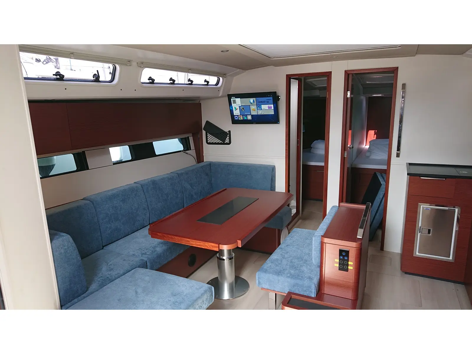 Vaya, Interior image