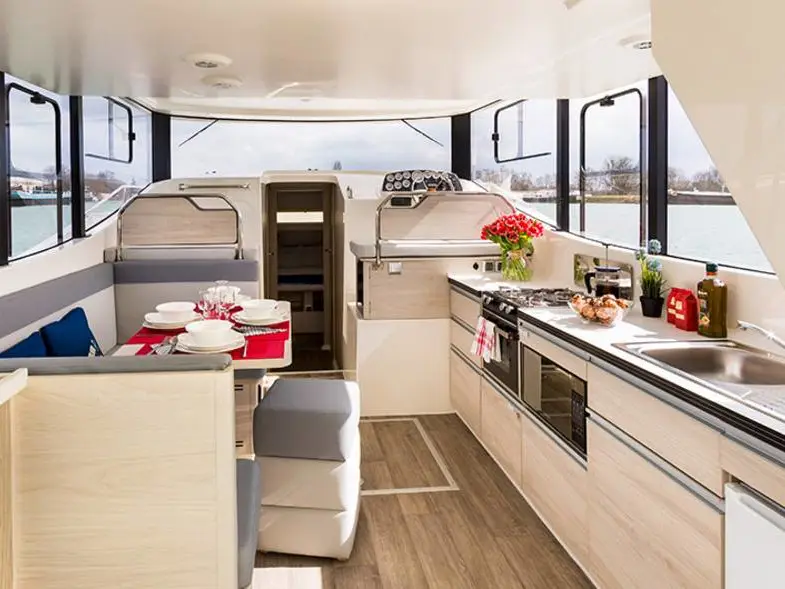 Horizon 1 - Premier 50, Interior image
