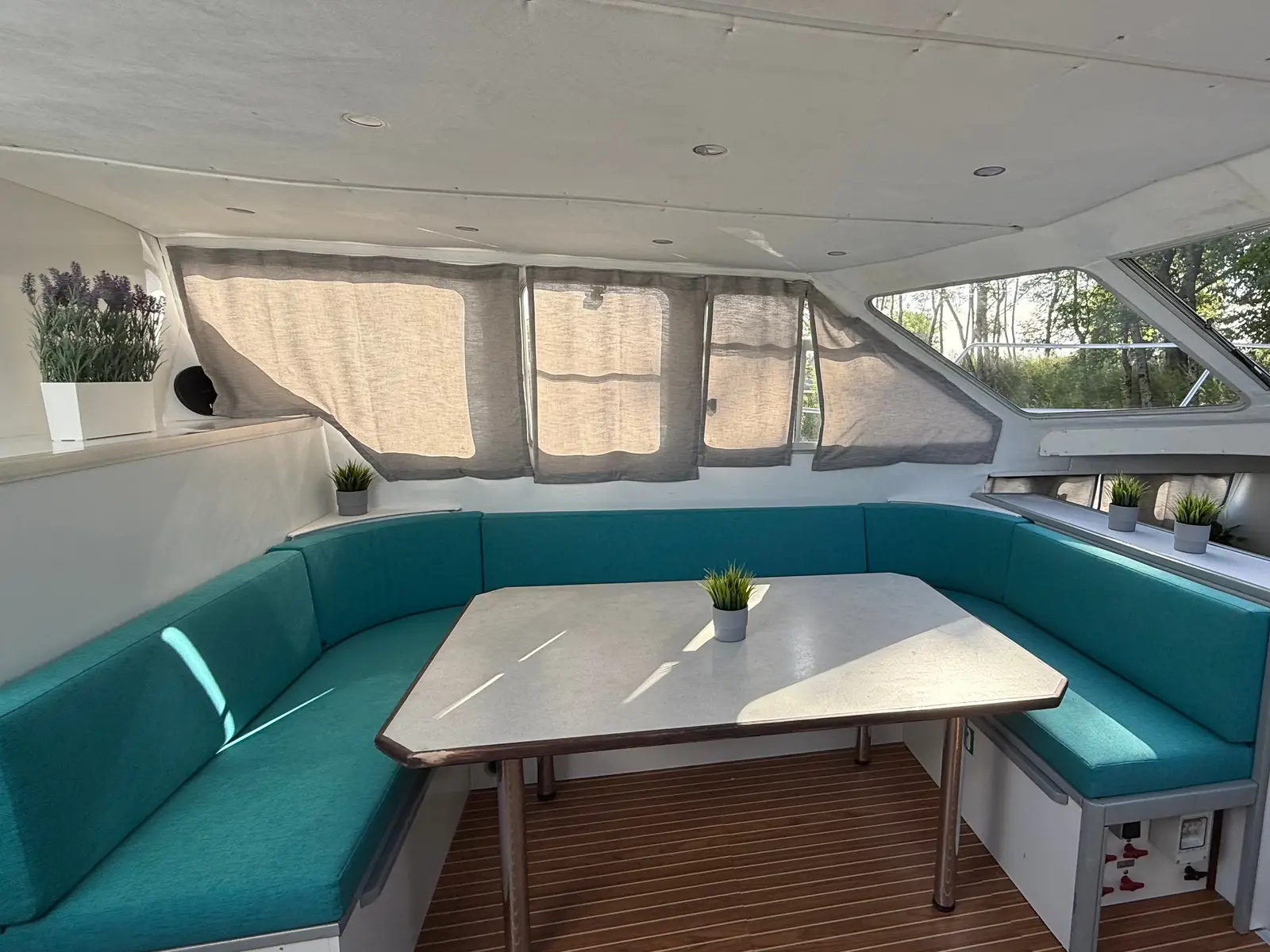 2401, Interior image