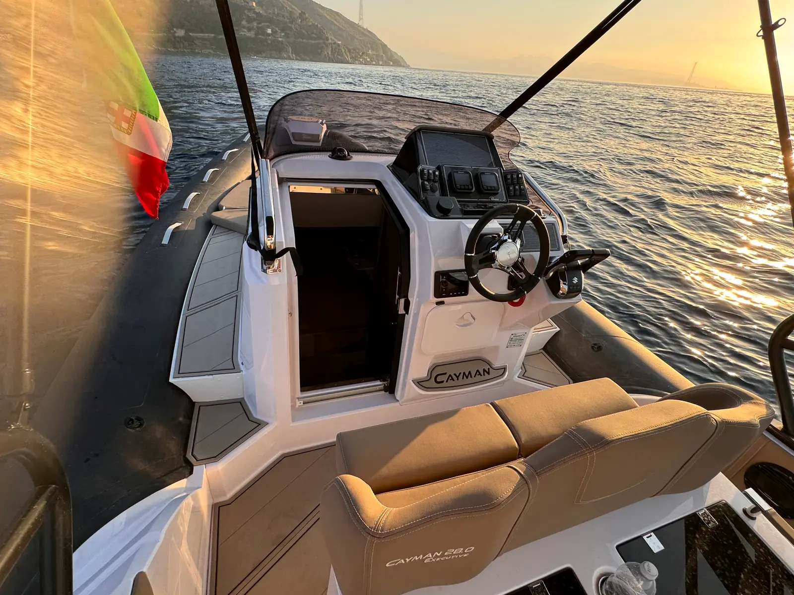 Ranieri Cayman 28.0, photograph 28