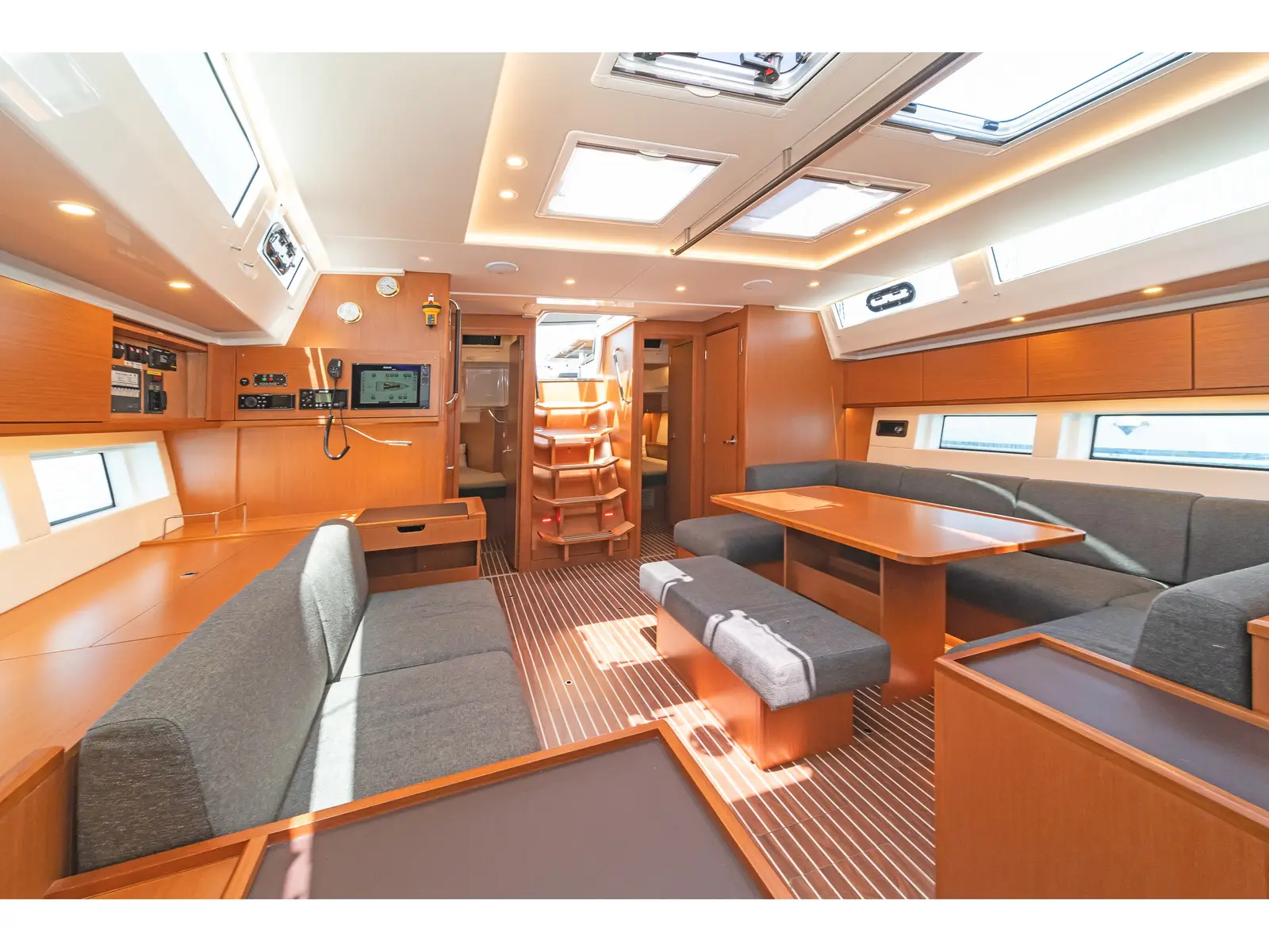Seacret, Interior image