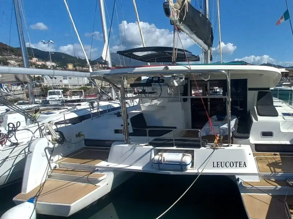 Leucotea, Main image