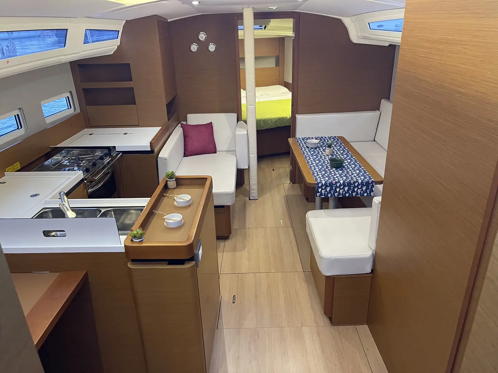 Ariel, Interior image