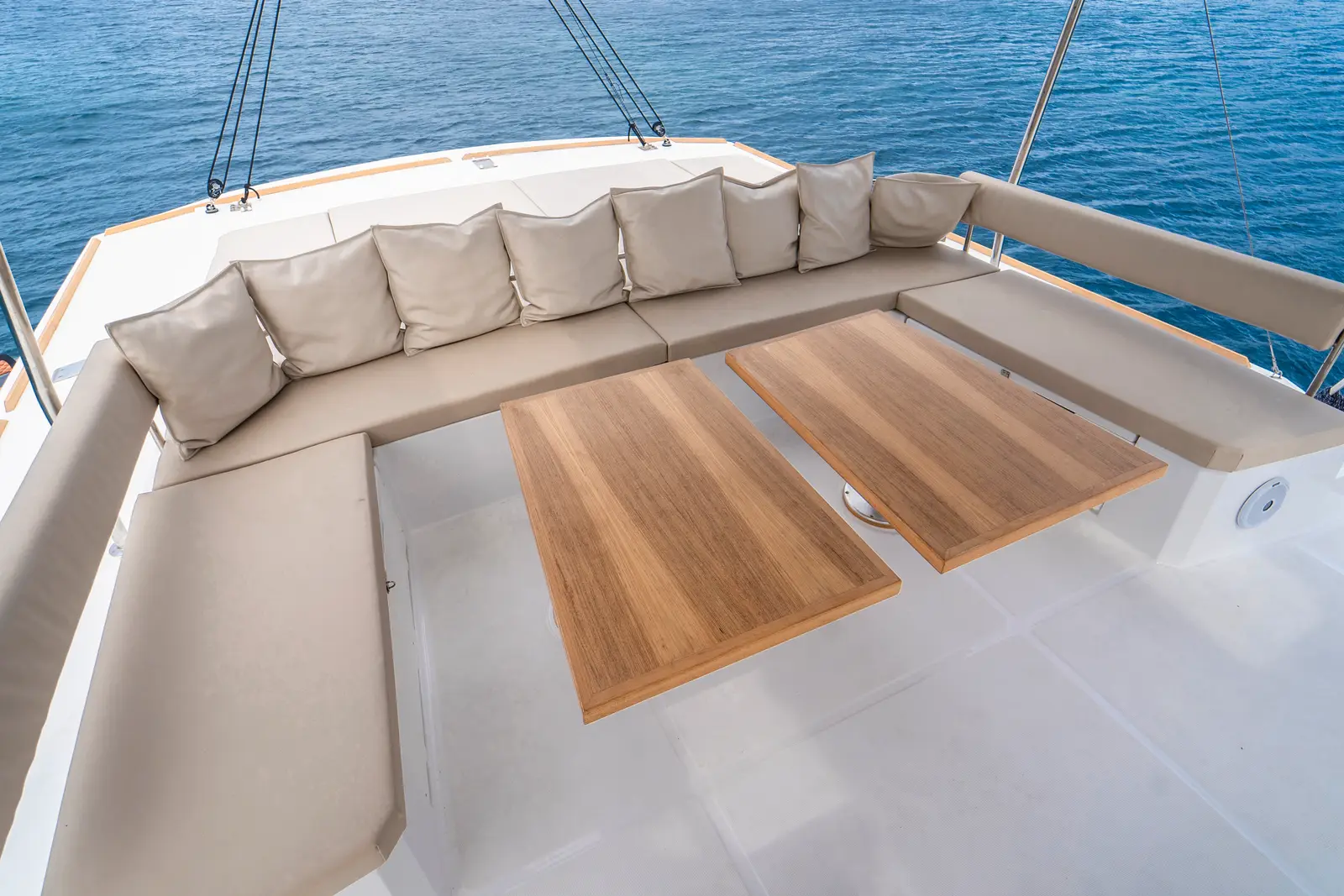 Elena, Flybridge
