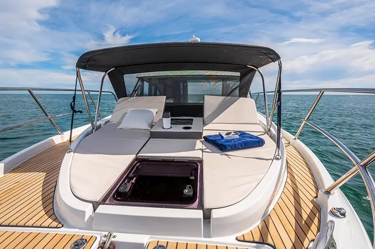 Beneteau 9, photograph 3