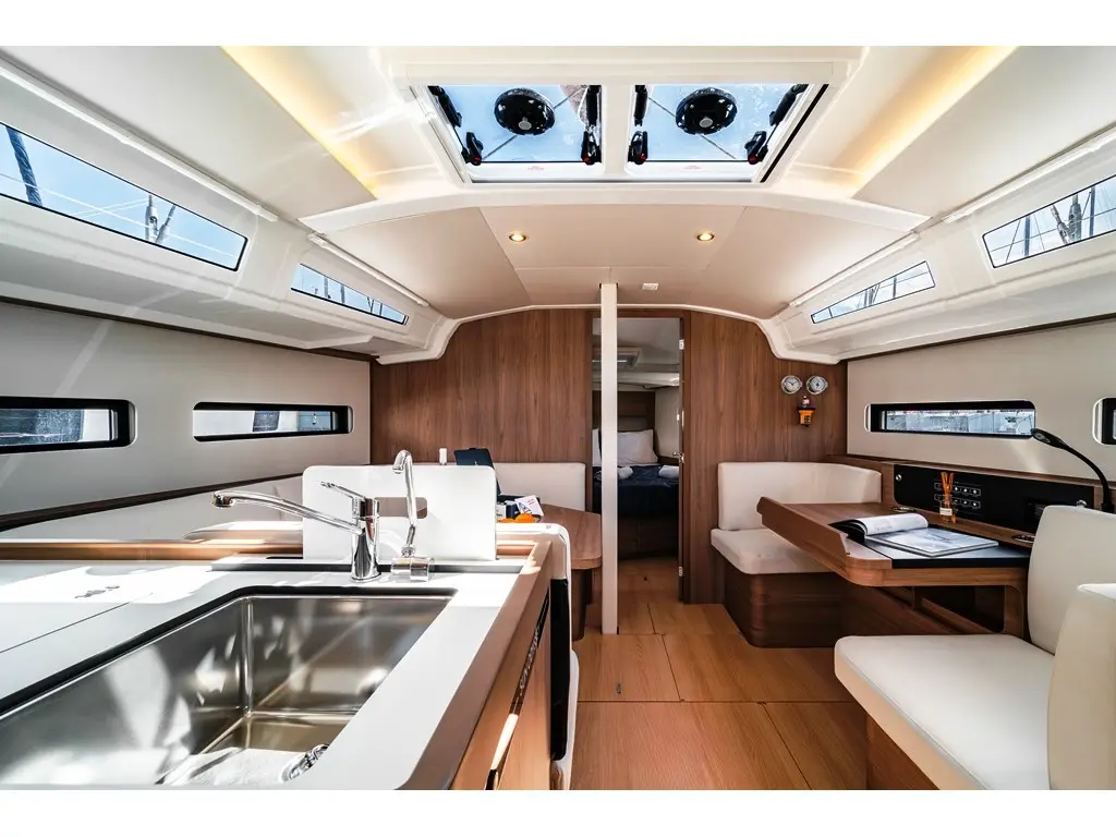 MYRIANA, Interior image