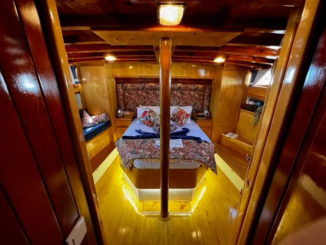 Musandira II, Interior image