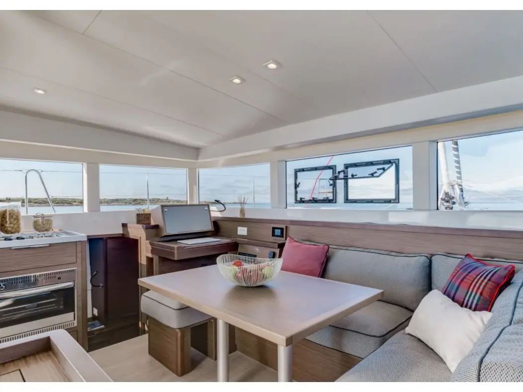 Pina Colada, Interior image