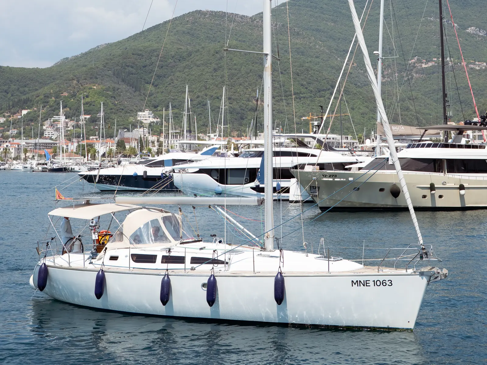 Azure, Sun Odyssey 40.3