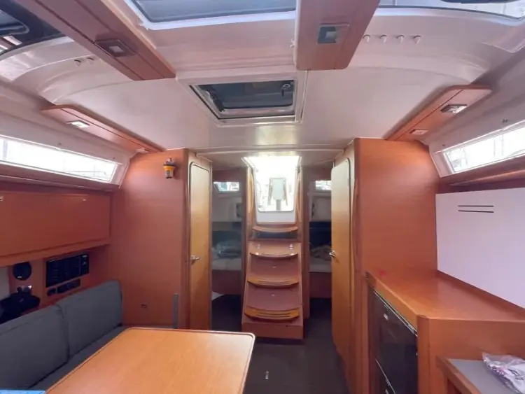 ALMA LIBRE IX, Interior image