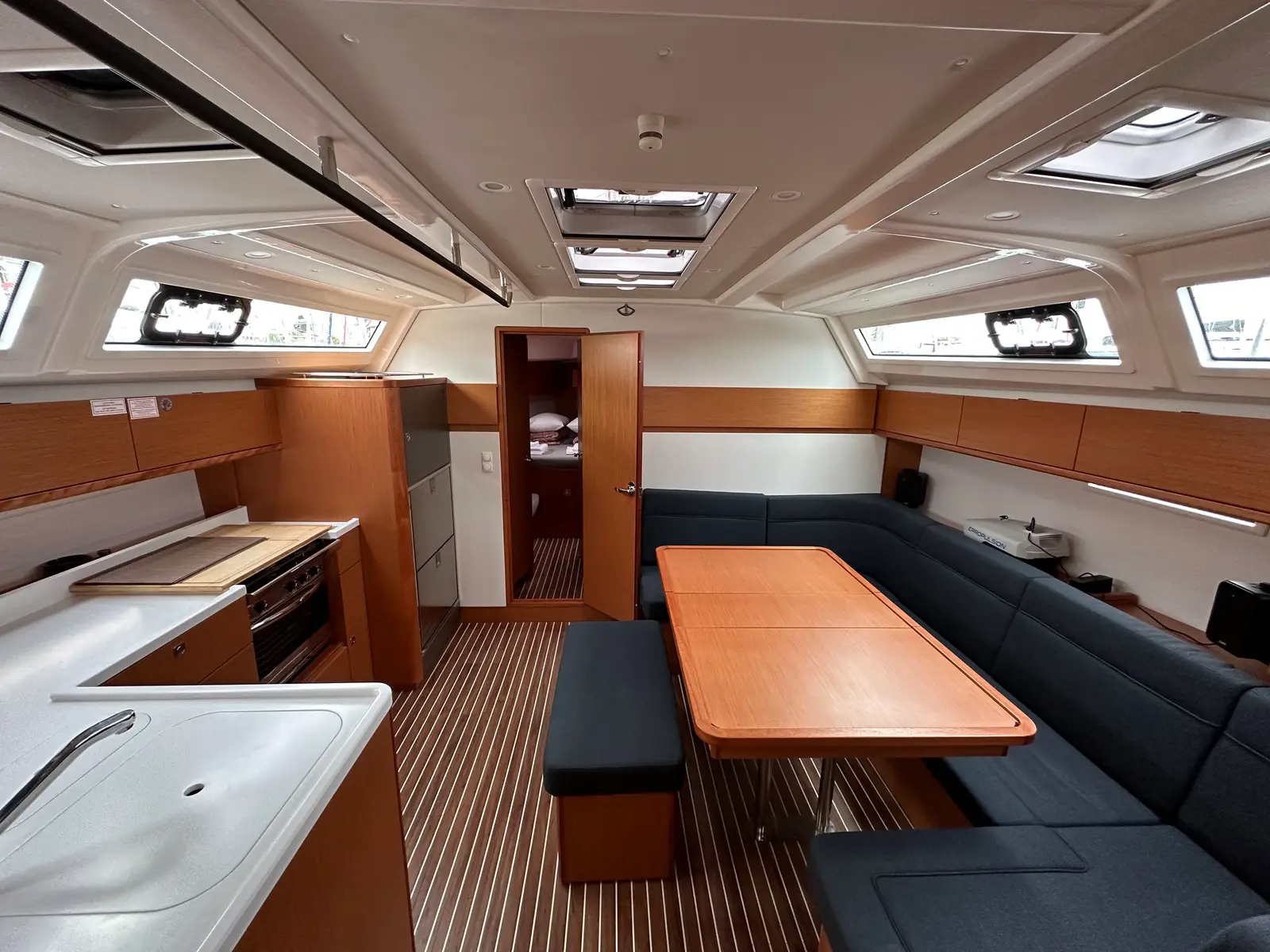 S/Y Nefeli, Interior image