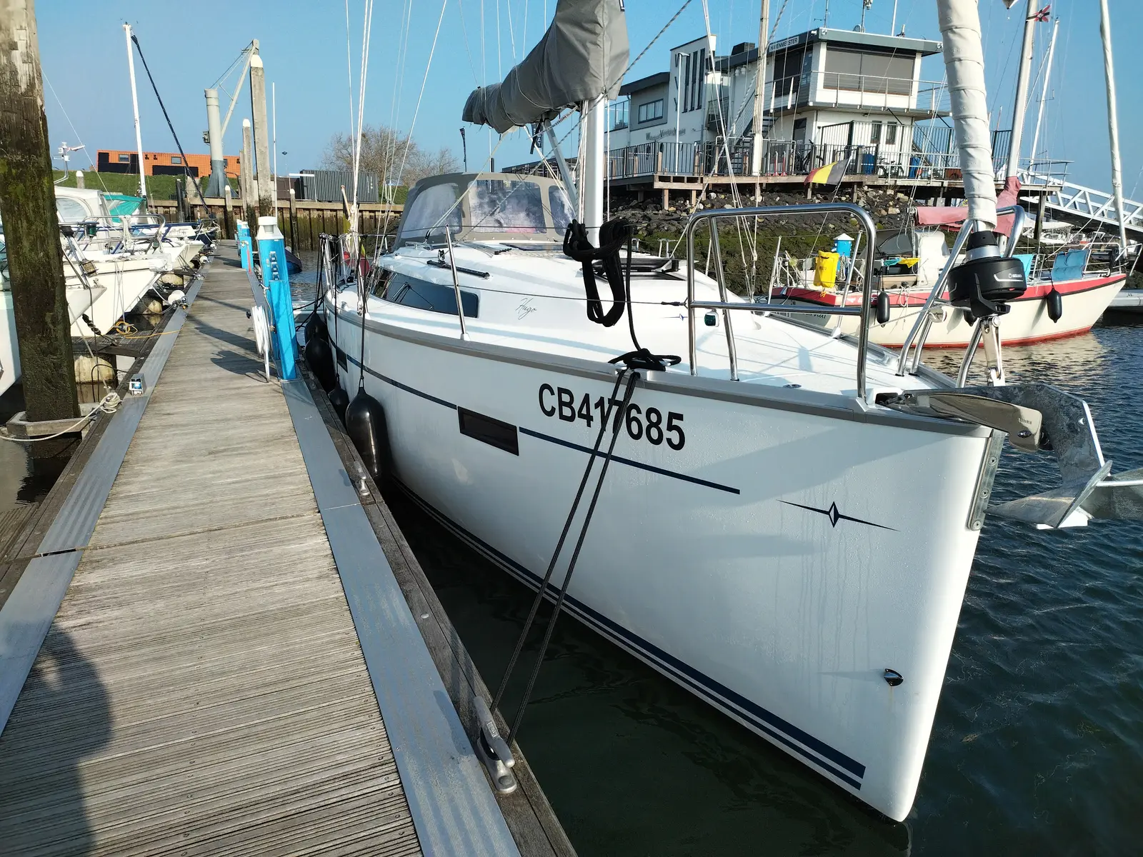 Hugo, Main image