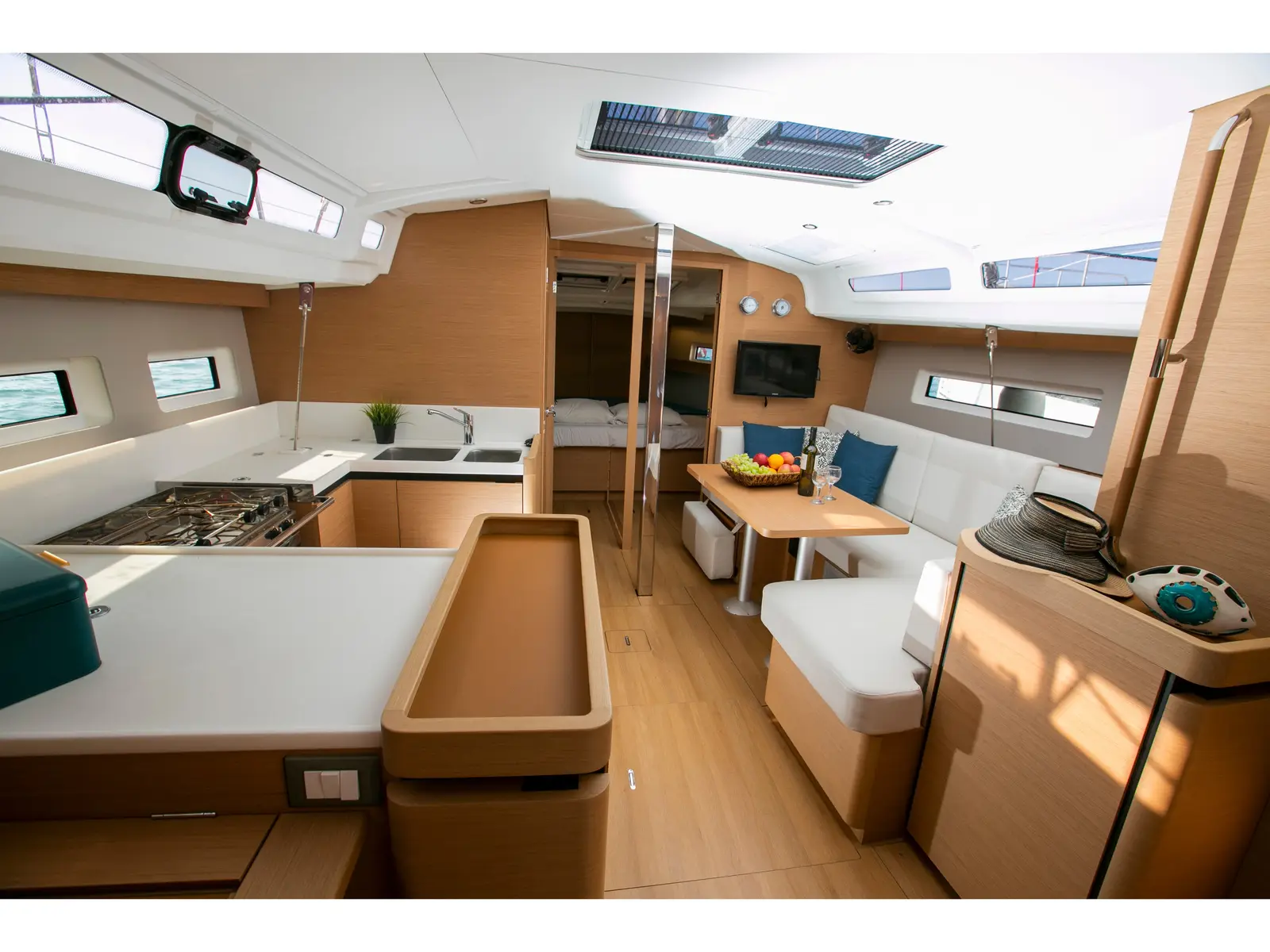BLACK BIRD, Interior image