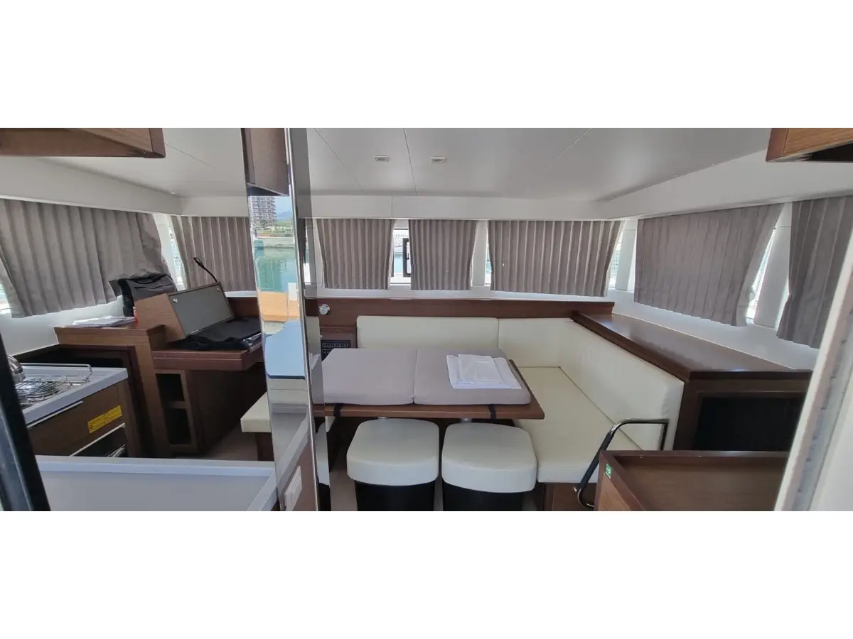 Freccia, Interior image