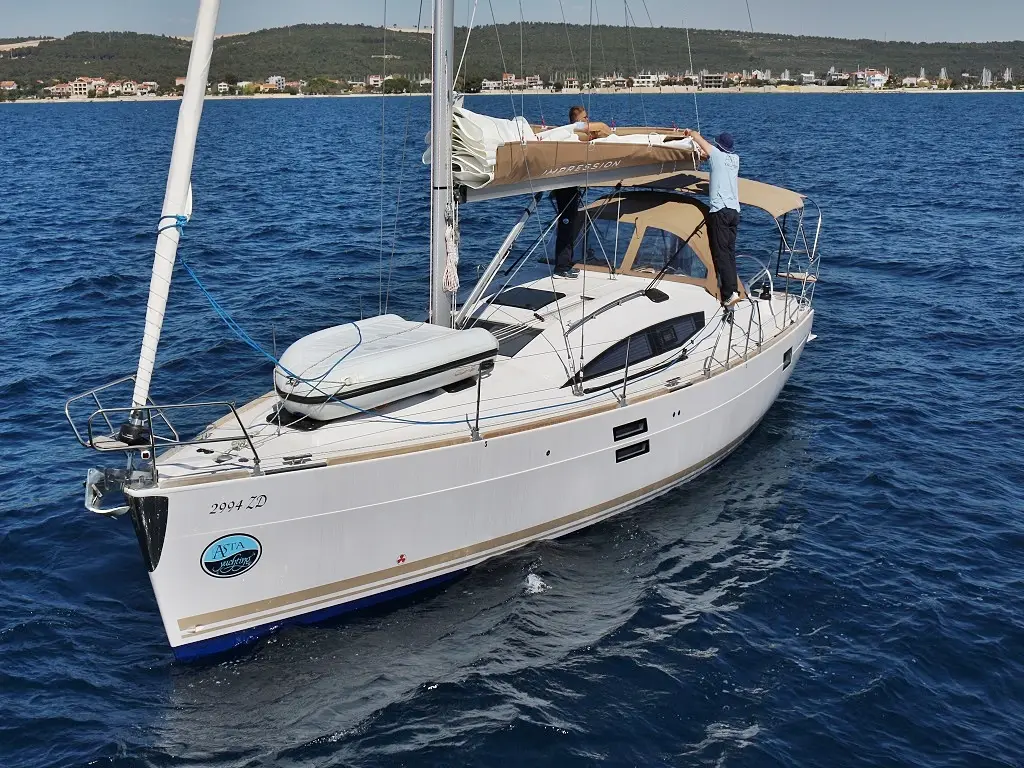 LYRA, Exterior image