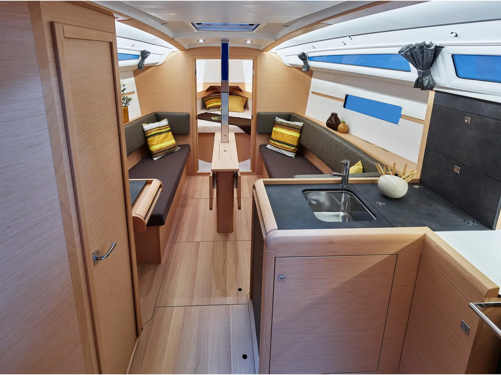 Ana, Interior image