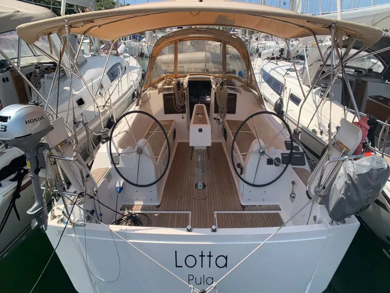 Lotta, photograph 7