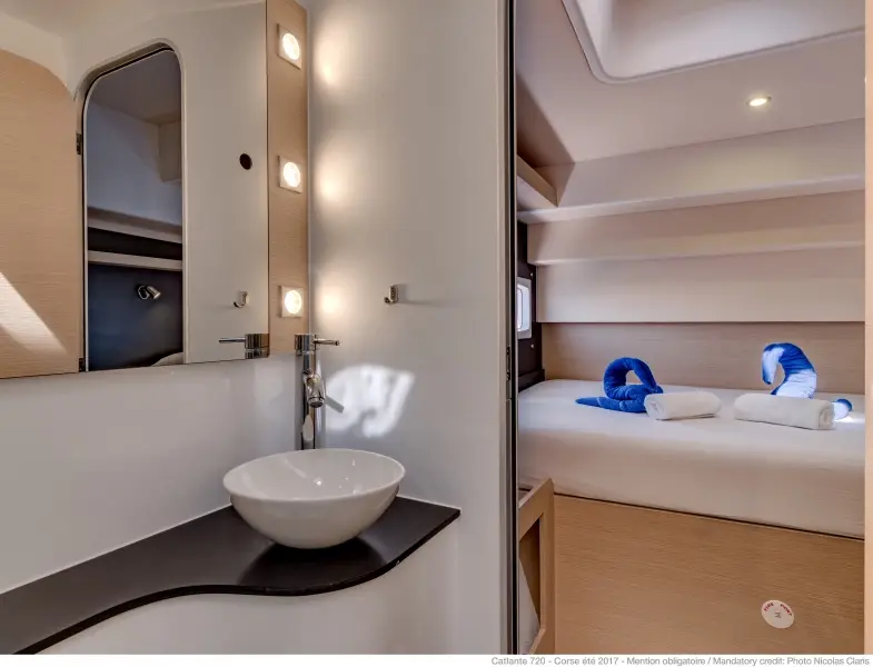 Eye Candy, Bath / Cabin