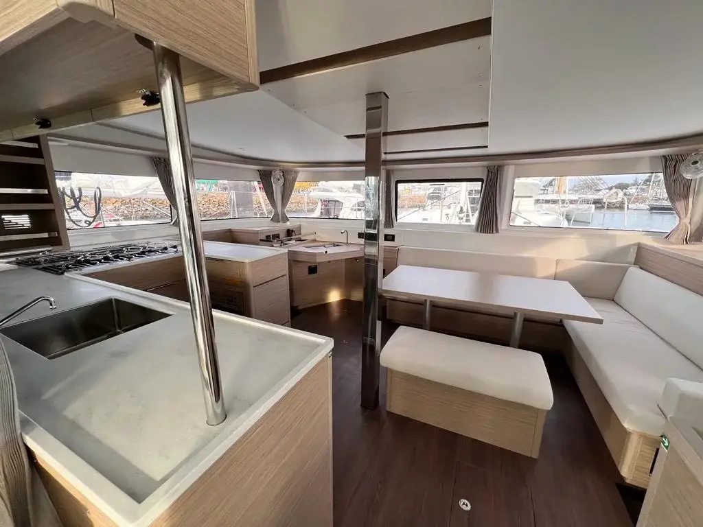 Christianna XV, Interior image