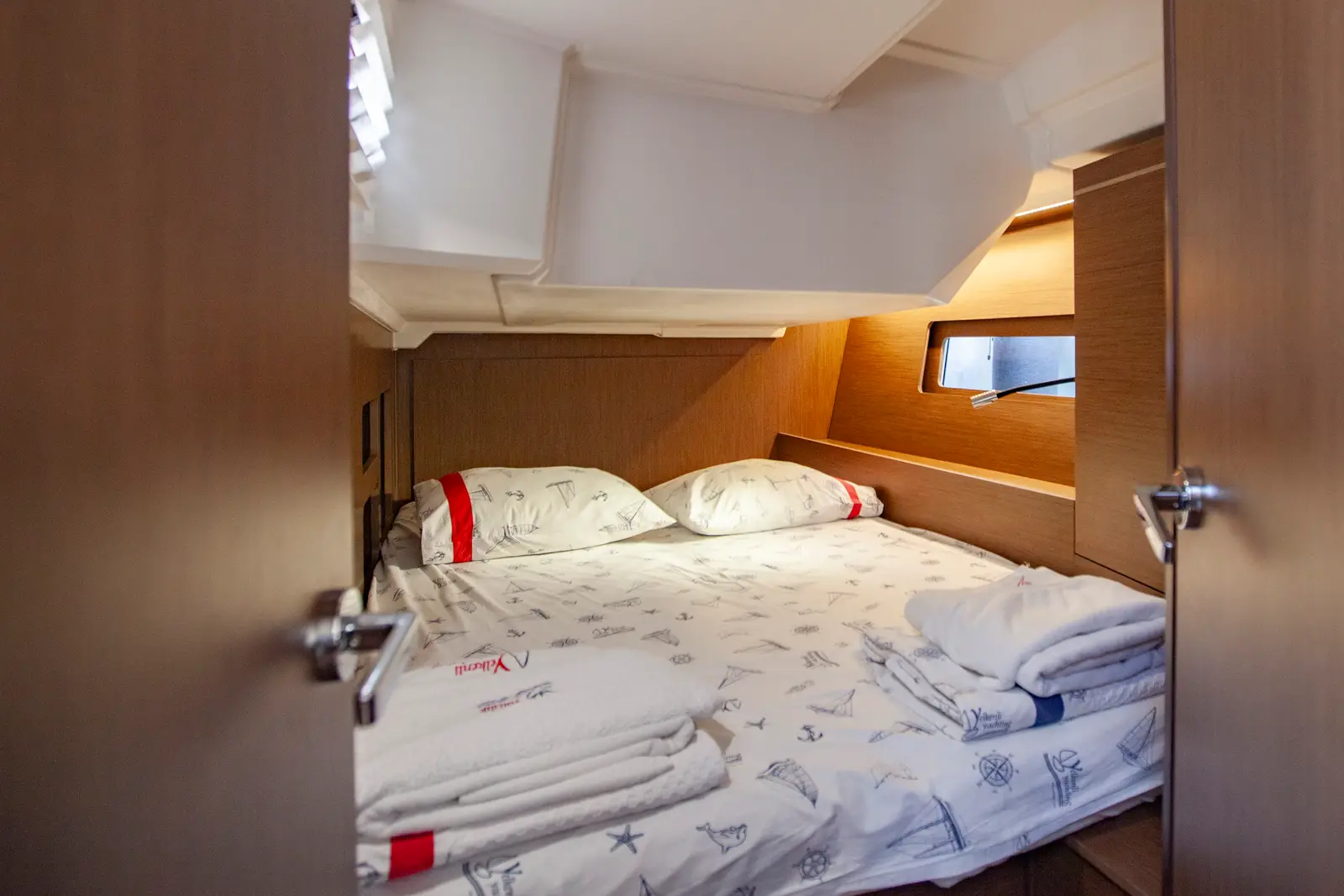 BreezY, Aft Cabin (port side)
