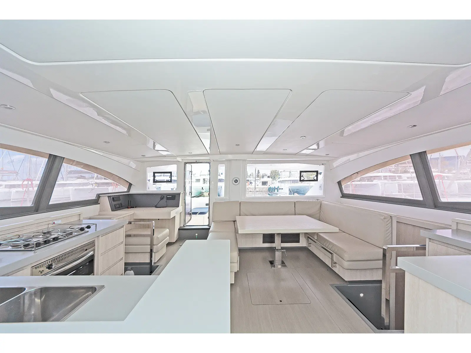 Satisfaction, Interior image