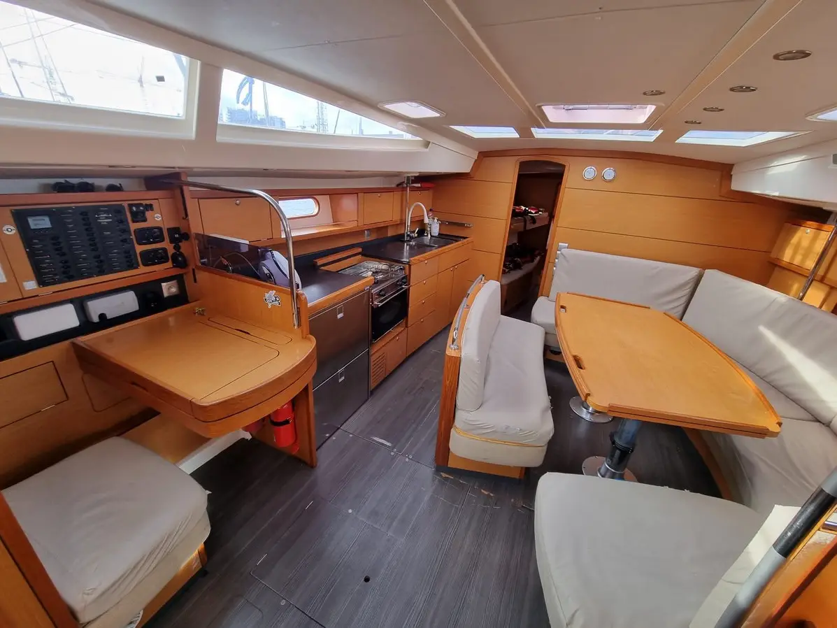 Yachting, Interior image