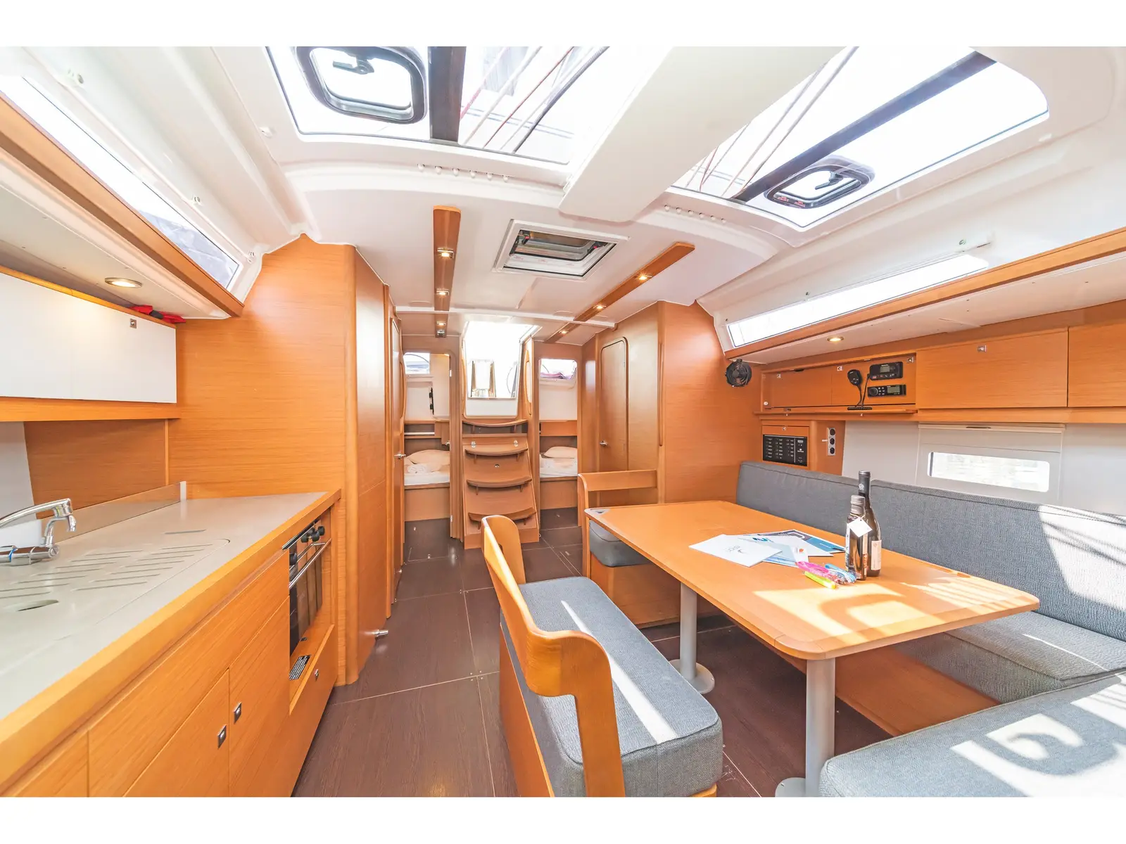 Hierax, Interior image