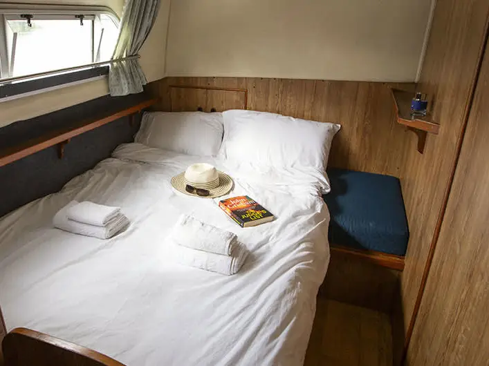 Crusader - Budget 12, Interior image
