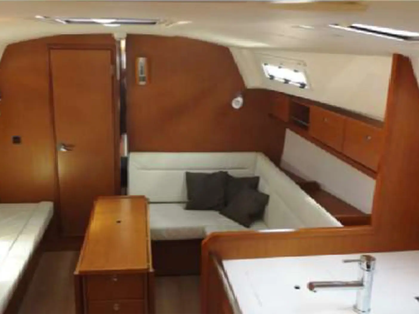 KIWI, Interior image