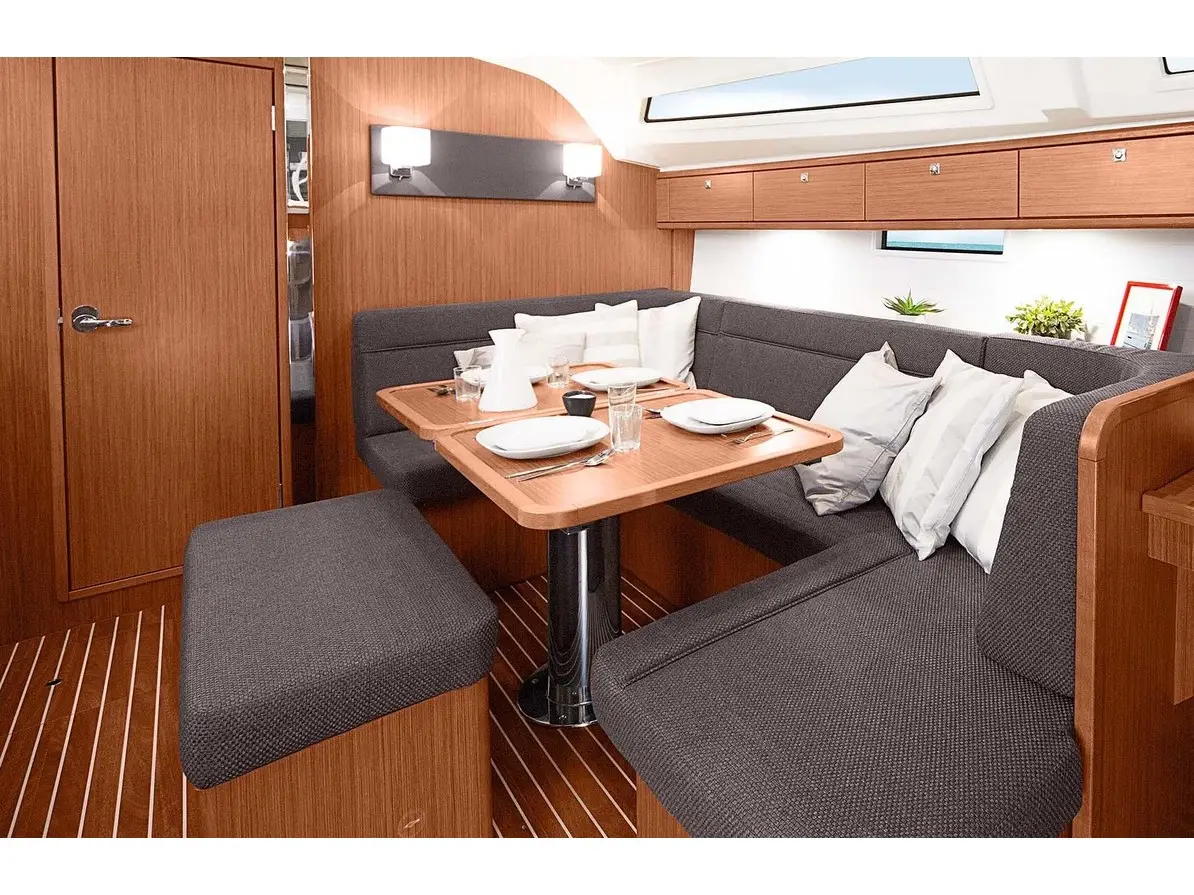 Hermes, Interior image