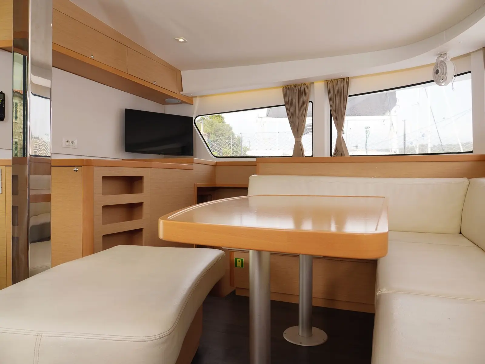 GALAPAGOS, Interior image