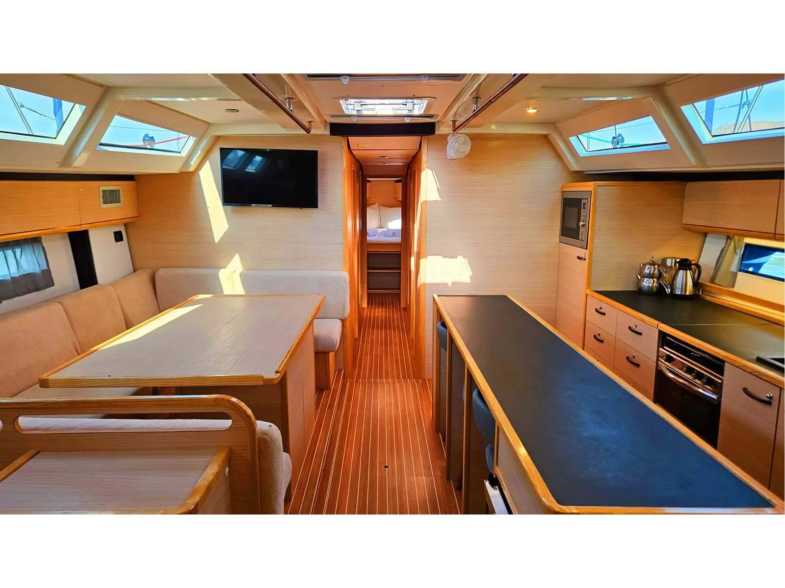 Kaiba, Interior image