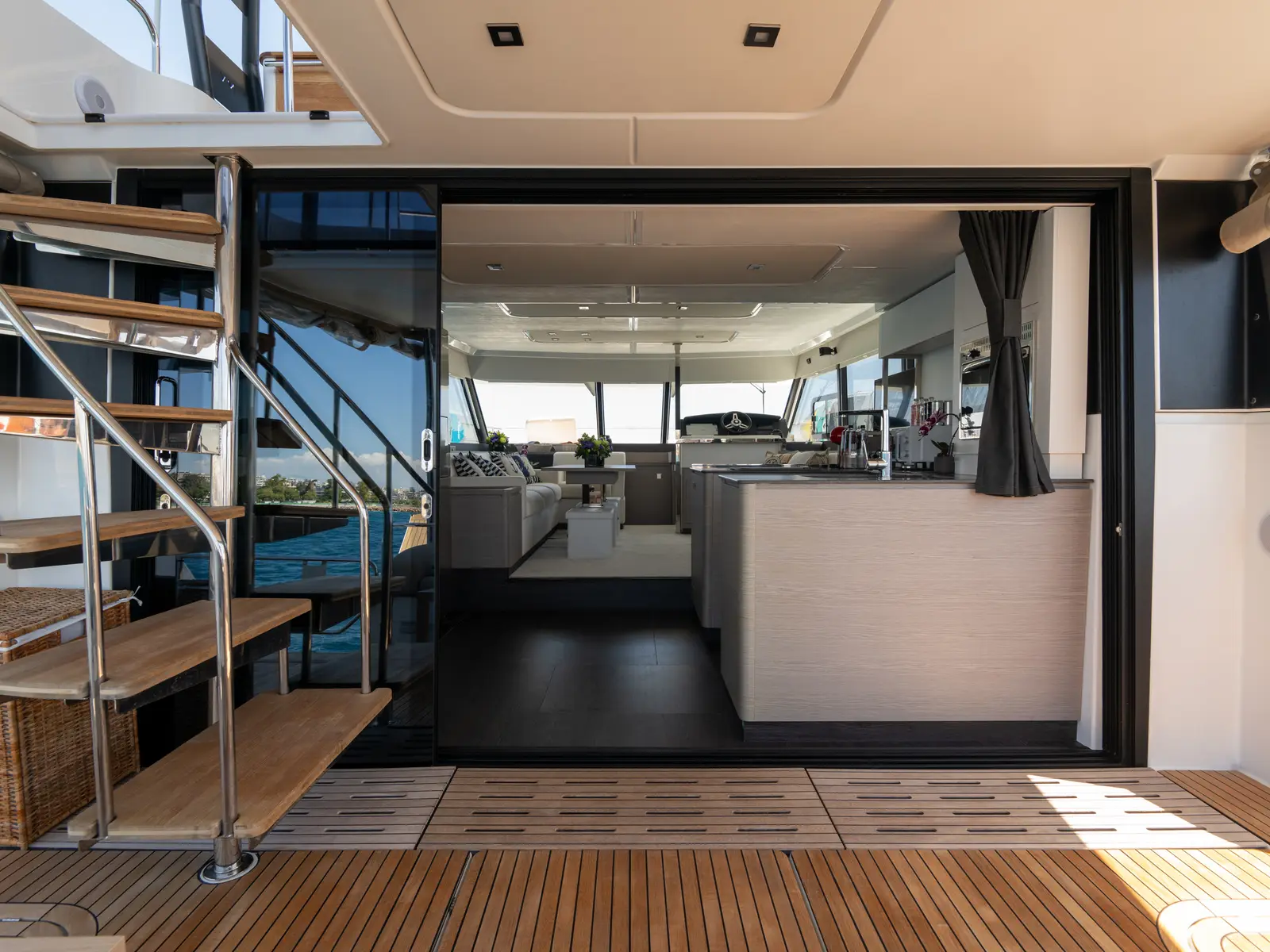 Premium, Interior image