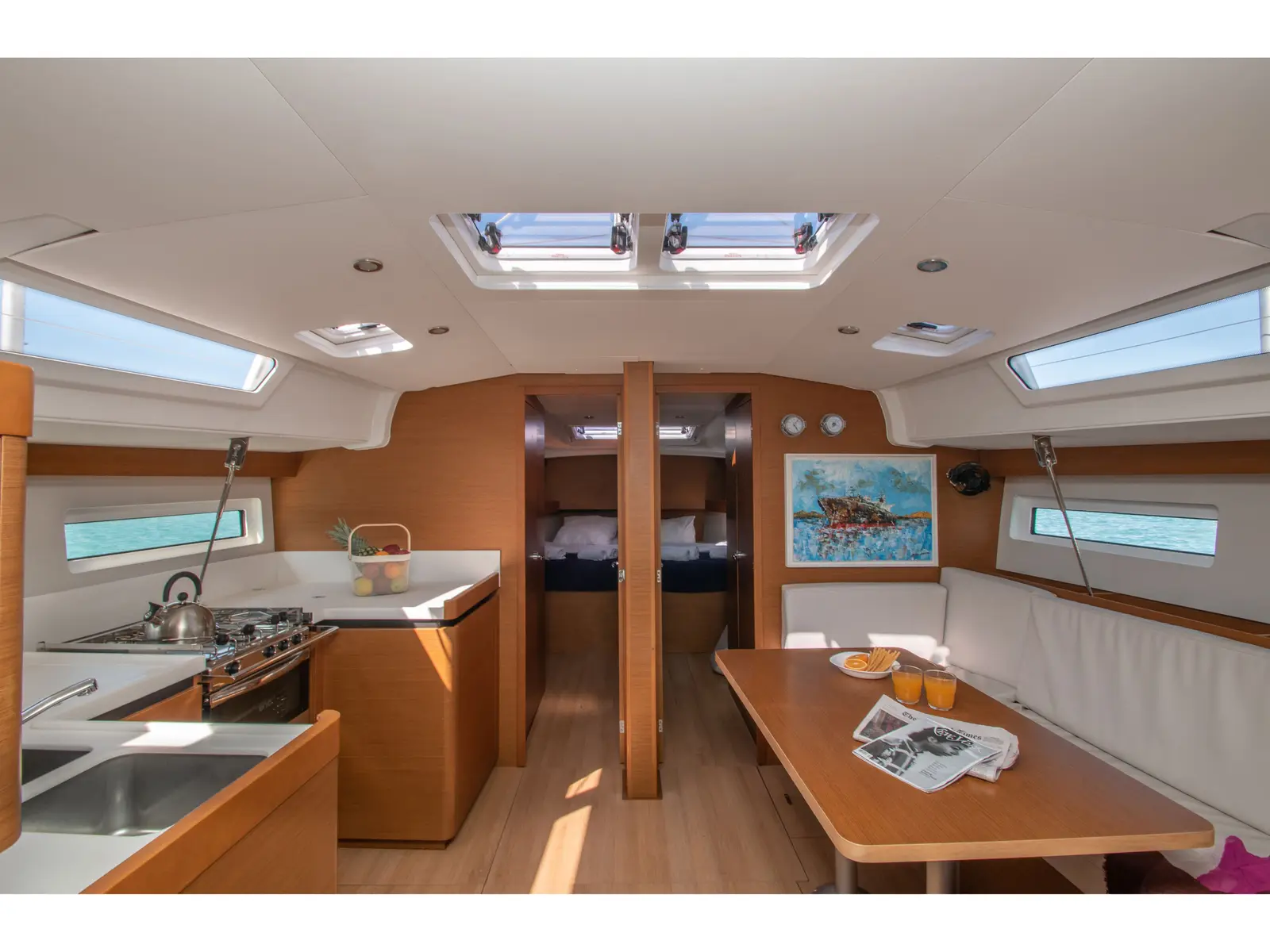 KNOT, Interior image