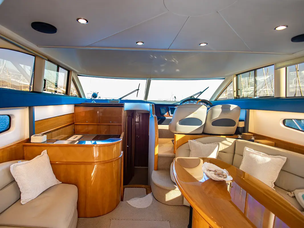 Carina, Interior image