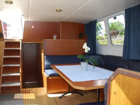 2516, Interior image